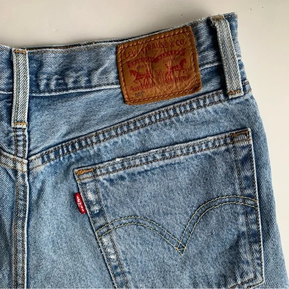 Levi's 501 Women's Size 26 Park Life Grommets Light Wash Jean Shorts - Picture 10 of 14